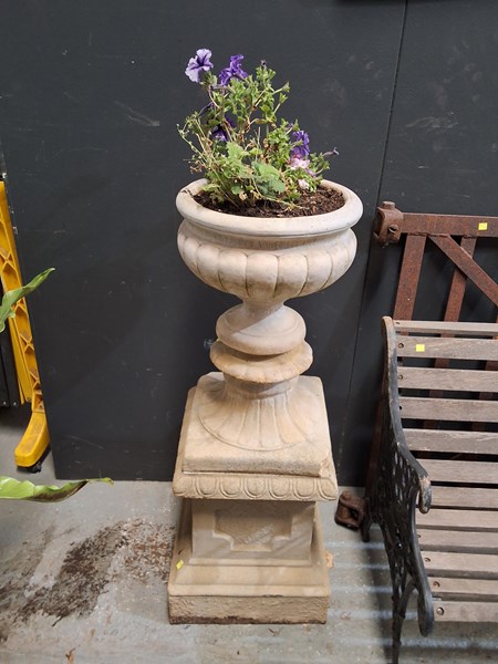 Lot 484 - GARDEN PLANTER