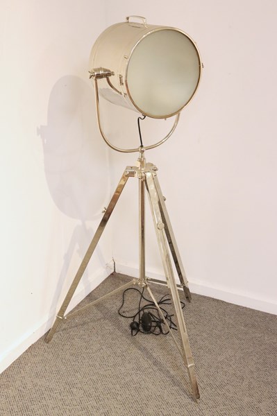 Lot 25 - STUDIO LAMP