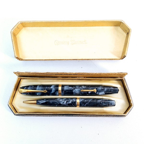 Lot 1024 - PEN SET