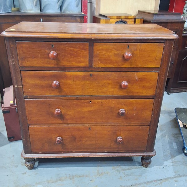 Lot 73 - CHEST OF DRAWERS