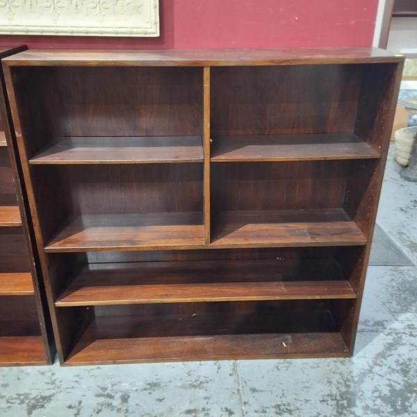 Lot 69 - BOOKSHELF