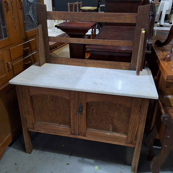 Lot 420 - WASH STAND