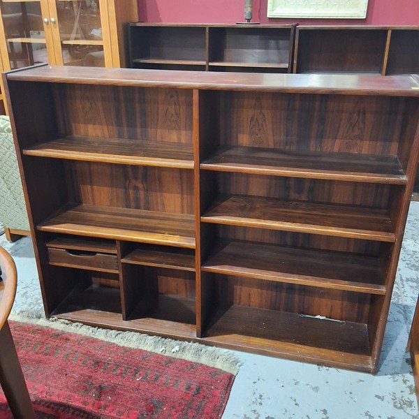 Lot 66 - BOOKSHELF