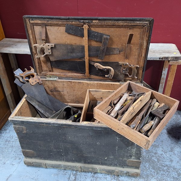 Lot 305 - TOOL CHEST