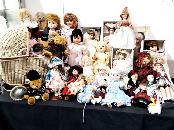 Lot 1380 - DOLLS, DOLLS, DOLLS