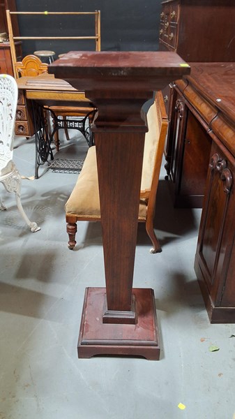 Lot 396 - PEDESTAL