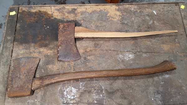 Lot 255 - AXES