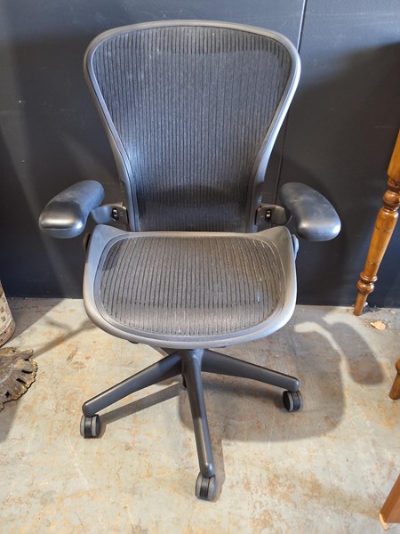 Lot 371 - AERON OFFICE CHAIR