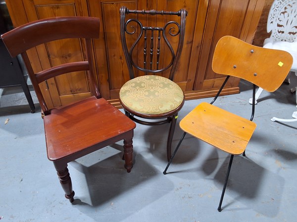 Lot 412 - CHAIR LOT