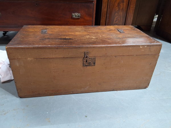 Lot 406 - TRUNK