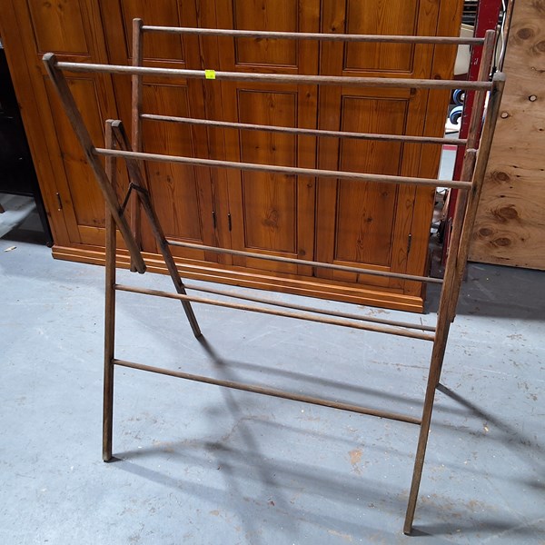 Lot 342 - CLOTHES AIRER