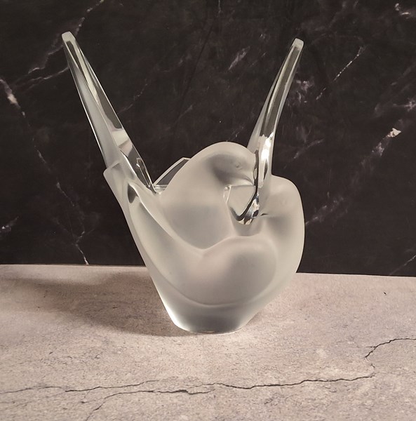 Lot 1016 - LALIQUE VASE