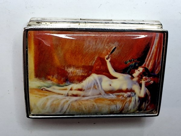 Lot 1006 - SILVER PILL BOX