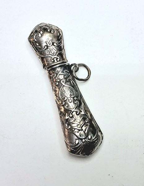 Lot 1012 - SILVER NEEDLE CASE