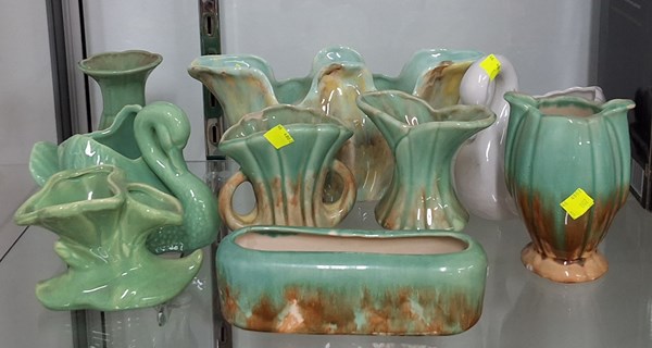 Lot 1436 - POTTERY