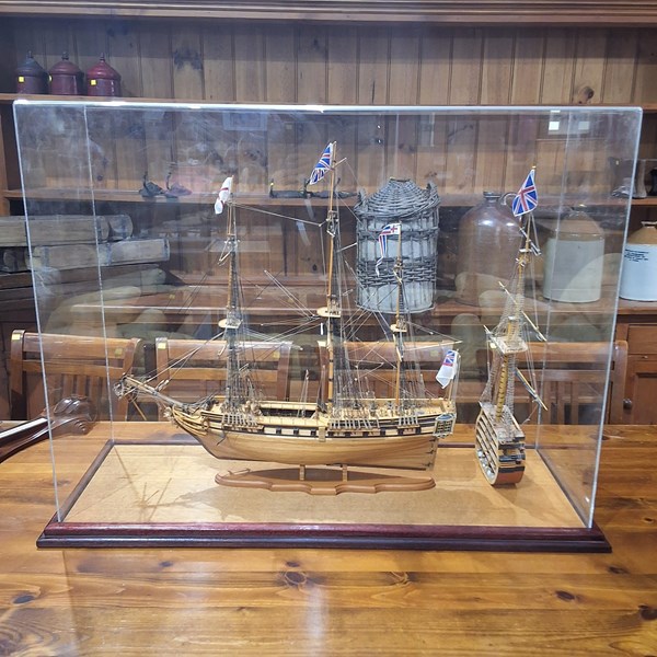 Lot 125 - MODEL SHIP