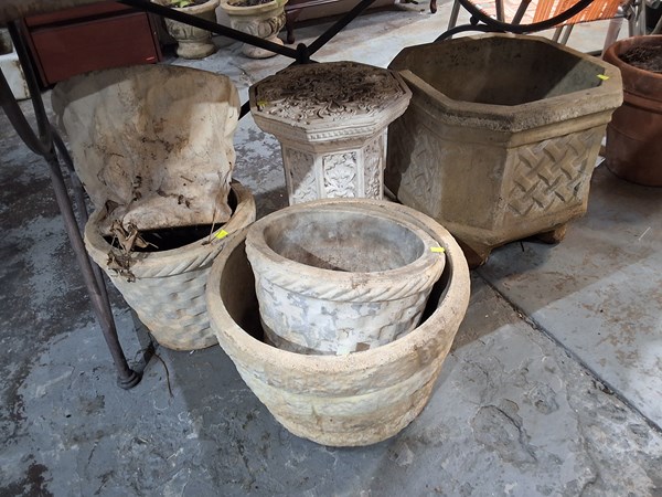 Lot 458 - PLANT POTS