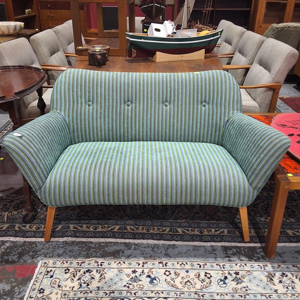 Lot 63 - LOUNGE CHAIR