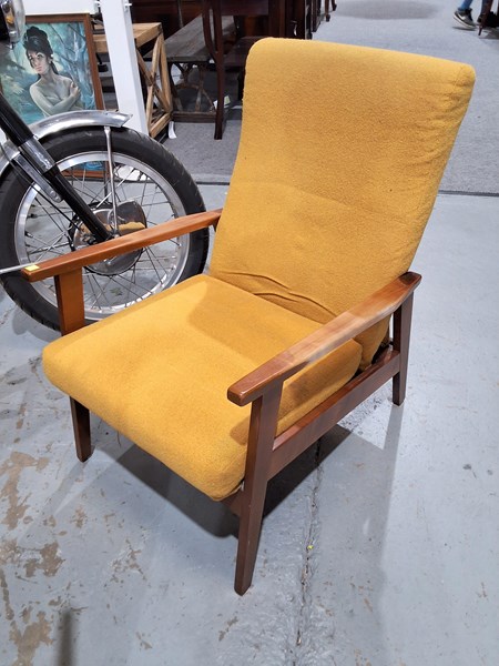 Lot 453 - ARMCHAIR