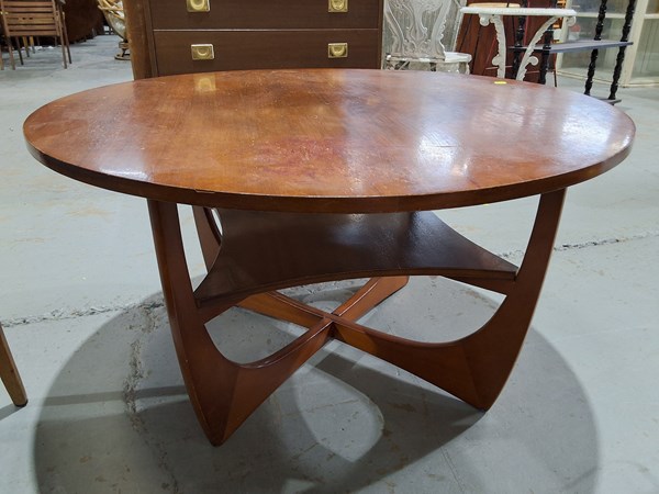 Lot 473 - COFFEE TABLE