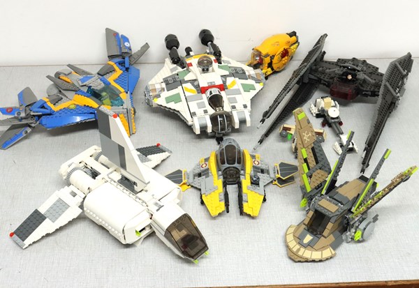 Lot 1460 - LEGO