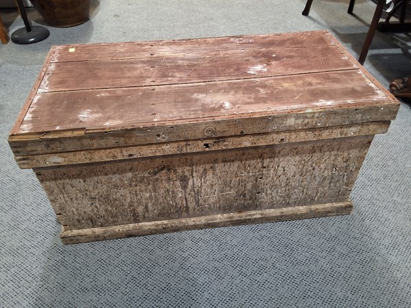 Lot 329 - TRUNK