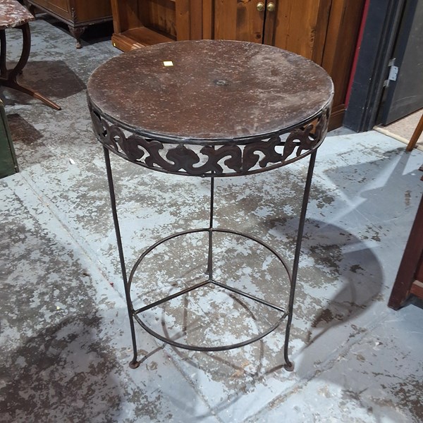 Lot 193 - TABLE