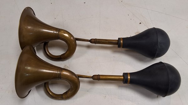 Lot 1241 - VINTAGE CAR HORNS