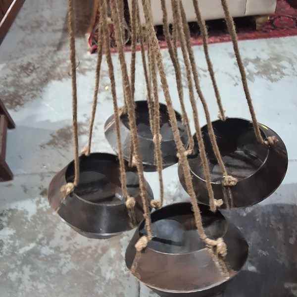 Lot 119 - HANGING POTS