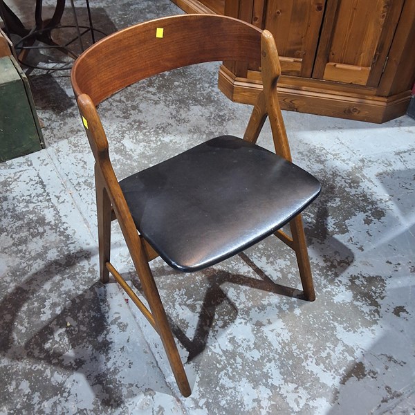 Lot 227 - CHAIR