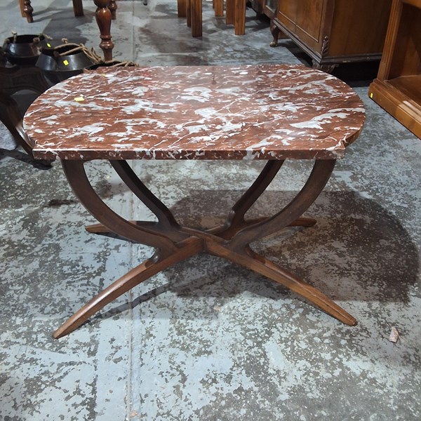 Lot 394 - TABLE