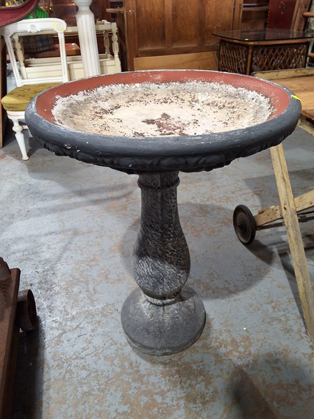 Lot 443 - BIRD BATH