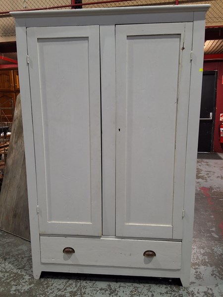 Lot 68 - LINEN PRESS