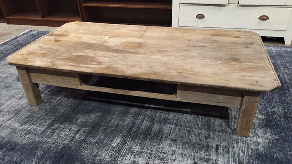 Lot 246 - COFFEE TABLE