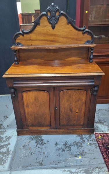 Lot 186 - CHIFFONIER