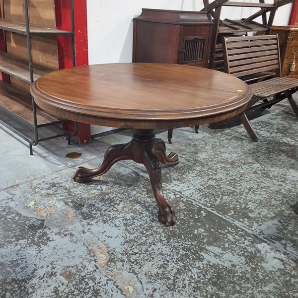 Lot 105 - DINING TABLE