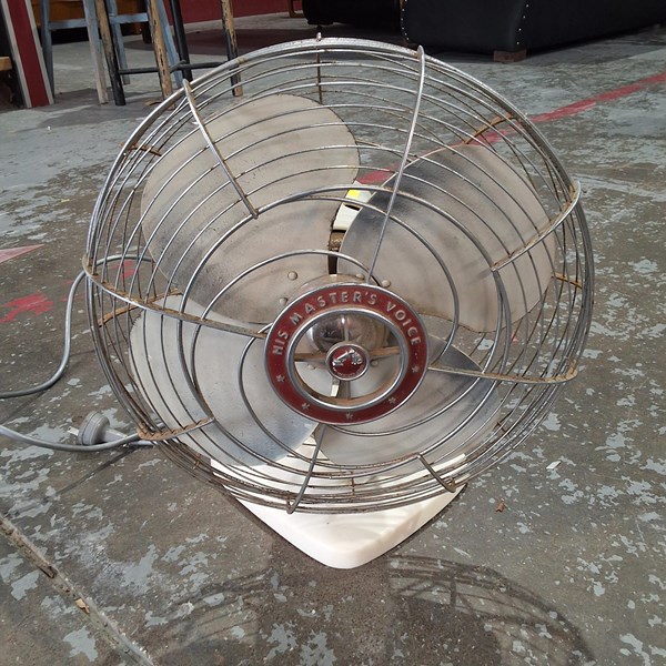 Lot 86 - DESK FAN