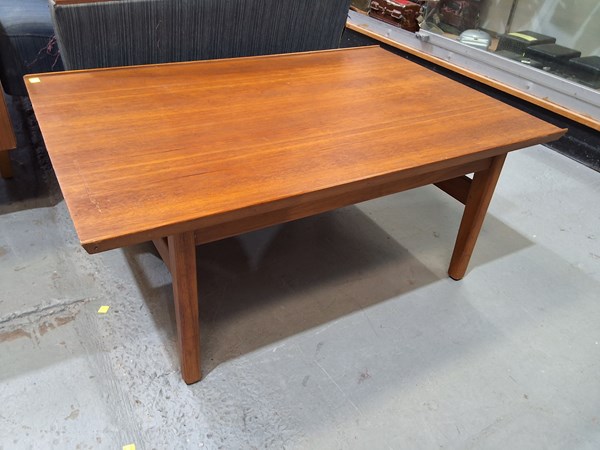 Lot 411 - COFFEE TABLE