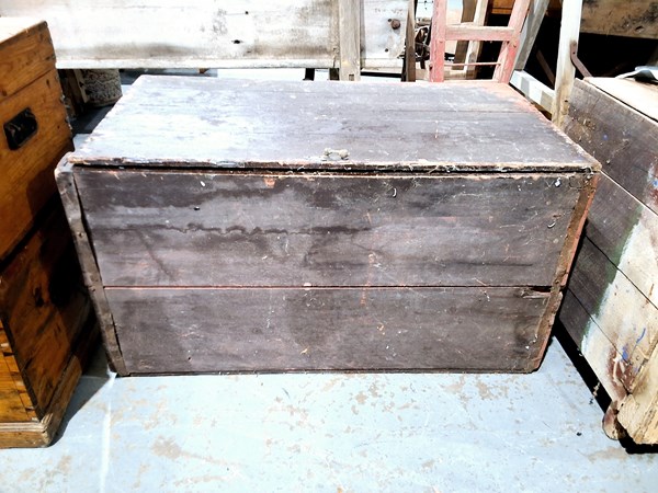 Lot 350 - TRUNK