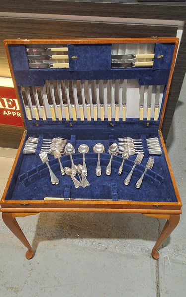 Lot 21 - CUTLERY