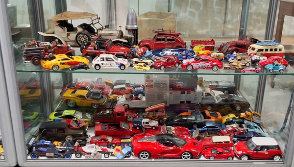 Lot 1387 - A COLLECTION OF CARS