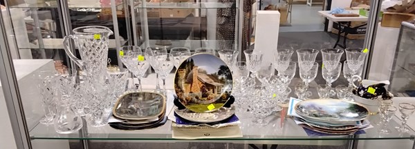 Lot 1282 - GLASS & CHINA