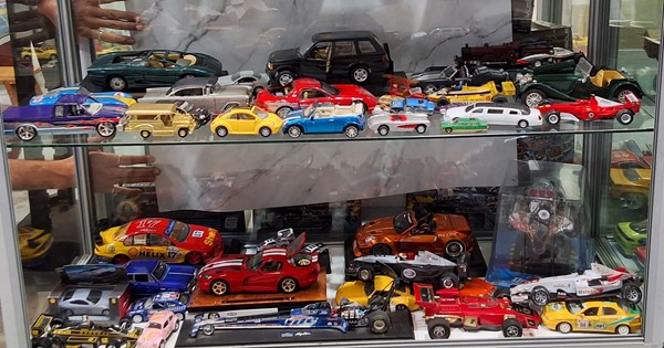 Lot 1389 - COLLECTABLE CARS