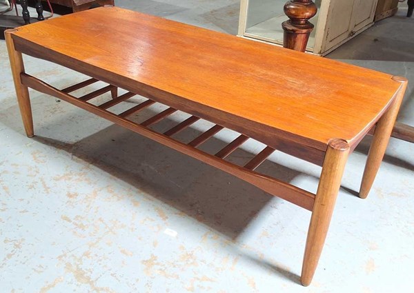 Lot 482 - COFFEE TABLE