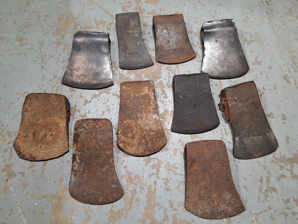 Lot 256 - AXE HEADS