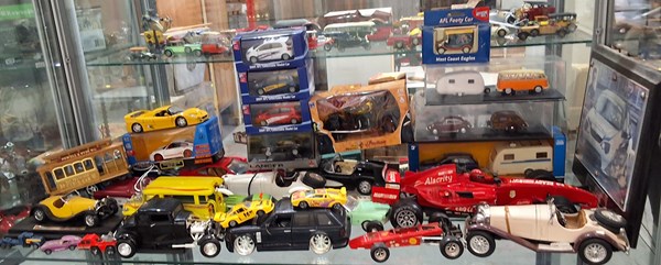 Lot 1390 - COLLECTABLE CARS