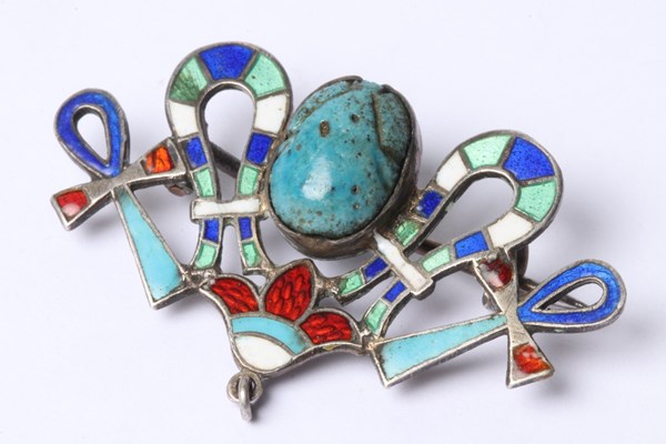 Lot 1049 - BROOCH