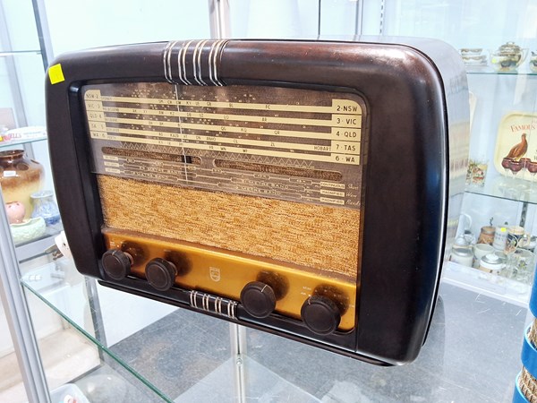 Lot 1467 - BAKELITE RADIO