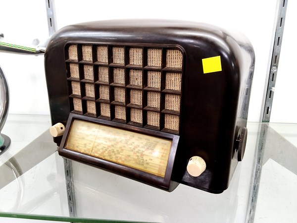 Lot 1282 - BAKELITE RADIO