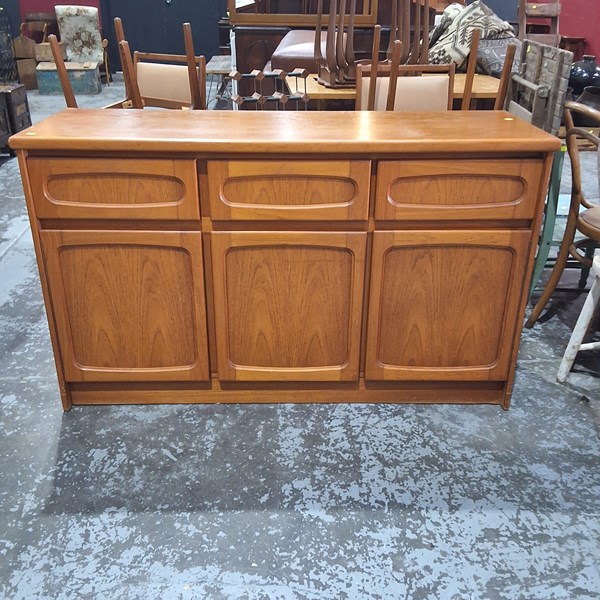 Lot 36 - SIDEBOARD